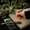 Stylo baguette avec socle & marque-page lenticulaire Bellatrix Lestrange